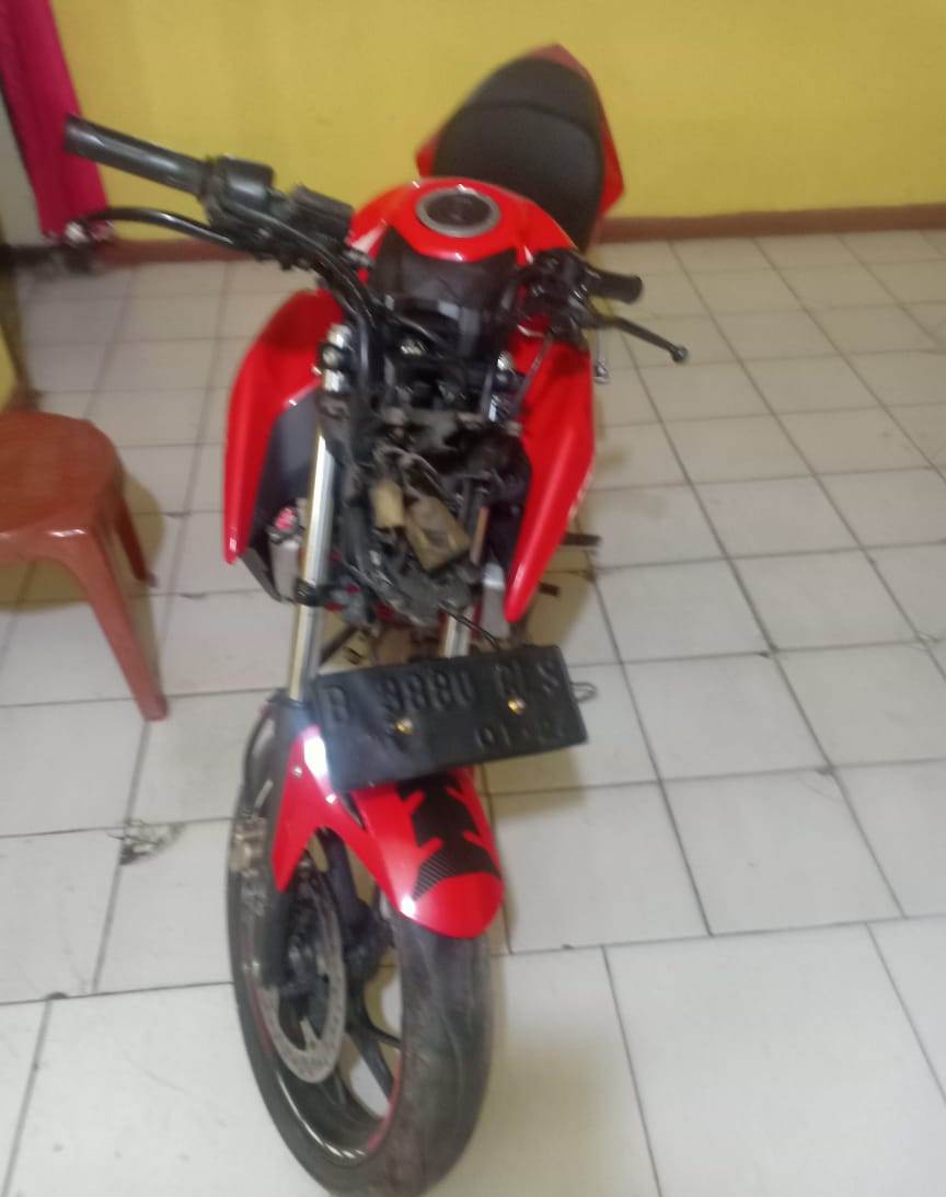 Kondisi sepeda motor pelaku pencurian di Desa Tulus Ayu, Kecamatan belitang Madang Raya yang berhasil di amankan warga