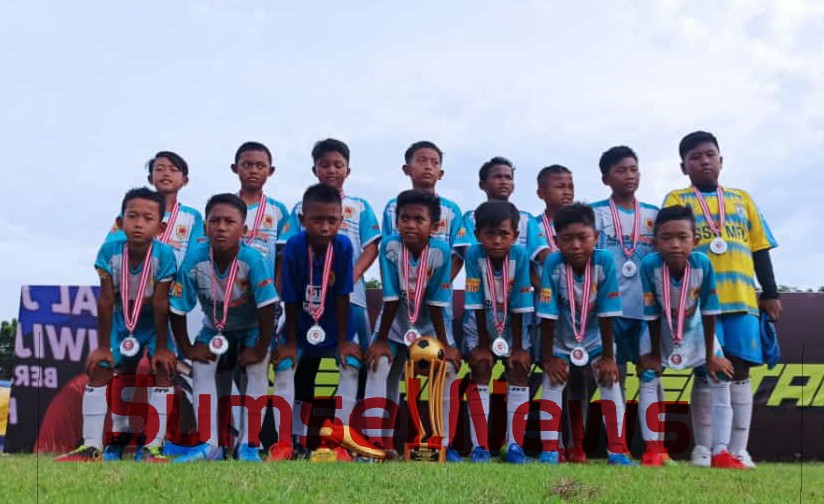 SSB OKU Timur U-12 berhasil meraih Runner Up pada Test Event U-12 Liga Sriwijaya FC, di Stadion Atletik Jakabaring Sport City Palembang.(foto/ist)