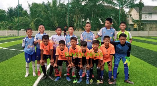 Tampak Para Pemain GFA U11 dan U13 berfoto bersama saat mengikuti KMP Bumara Championship 2022 di Kota Palembang.