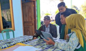 Mahasiswa KKN T-18 Unuha Lakukan Pendampingan Aparatur Desa Kota Negara Timur Input Data Sistem Profil dan Kelurahan